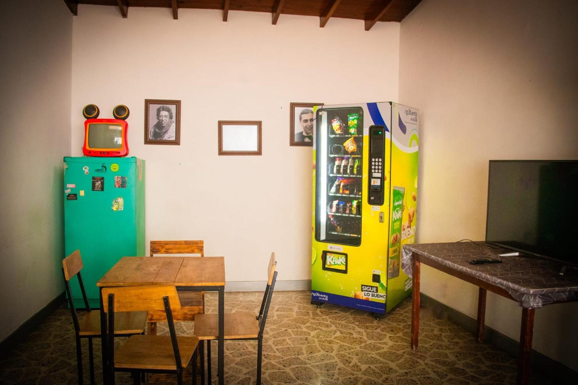 Casa Almarita - Hostal, Bar Y Restaurante Medellin Exterior photo